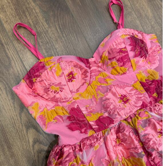 Showpo Bailey Sweetheart Bustier Mini Dress in Pink Floral size 8 - Picture 3 of 5